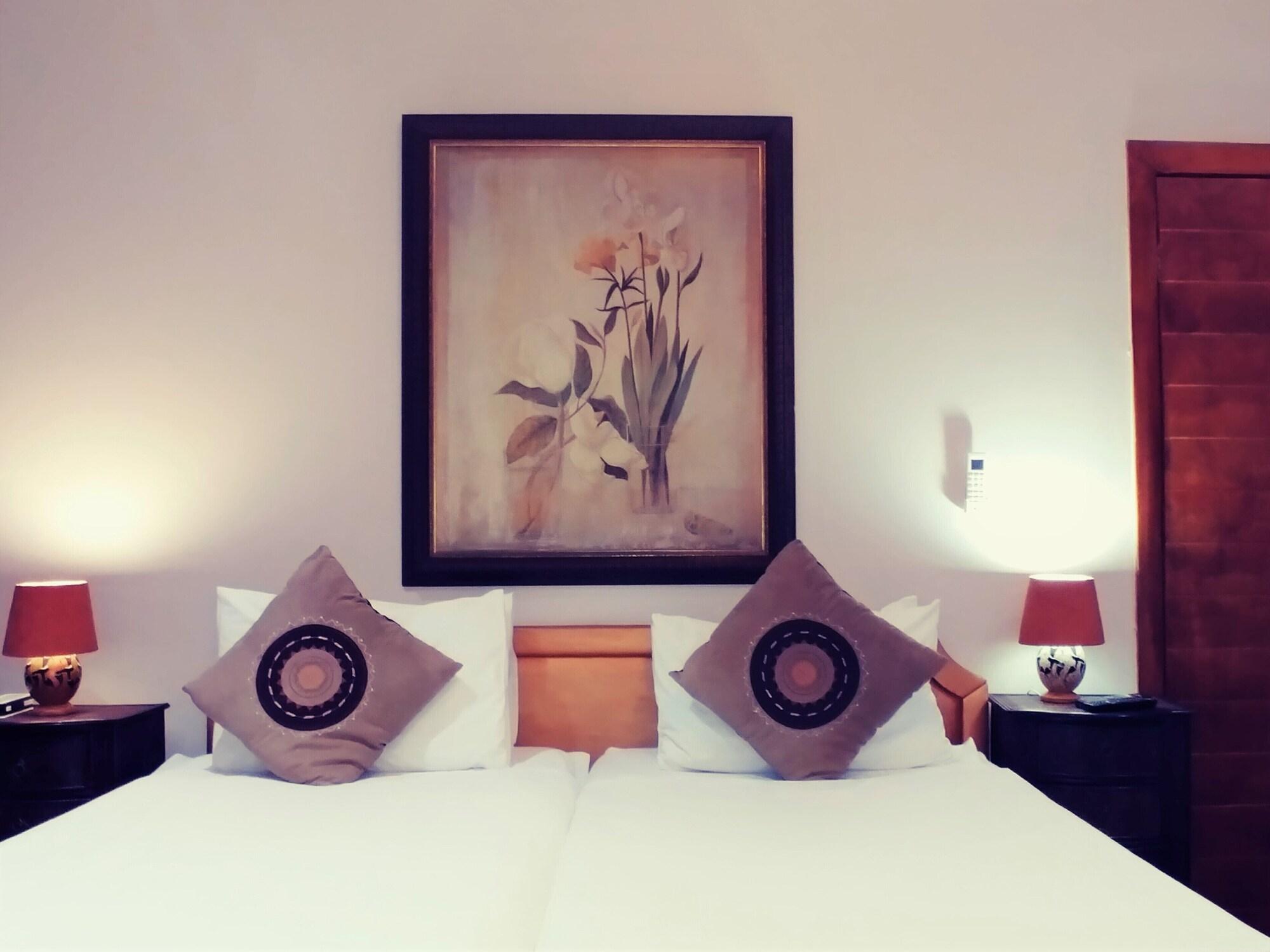 Winelands Villa Guesthouse And Cottages Съмърсет Уест Екстериор снимка
